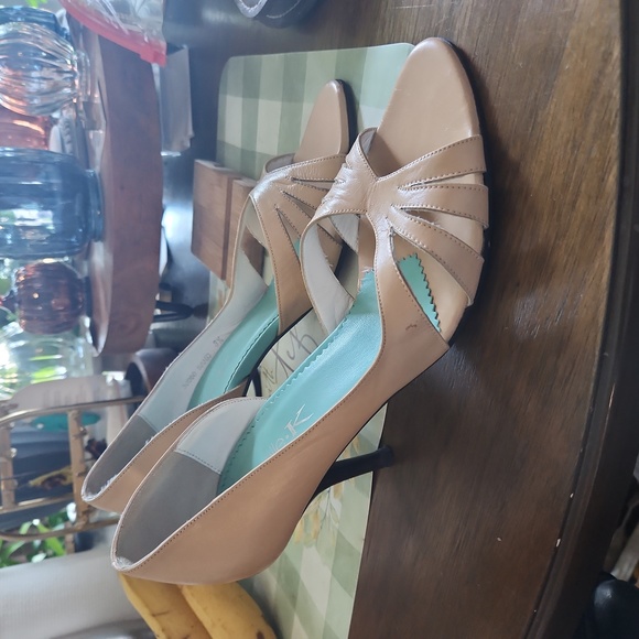 MICHELLE.K  heels size 8 1/2 - Picture 2 of 11